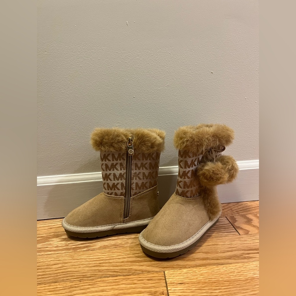 BRAND NEW Michael Kors C7 boots